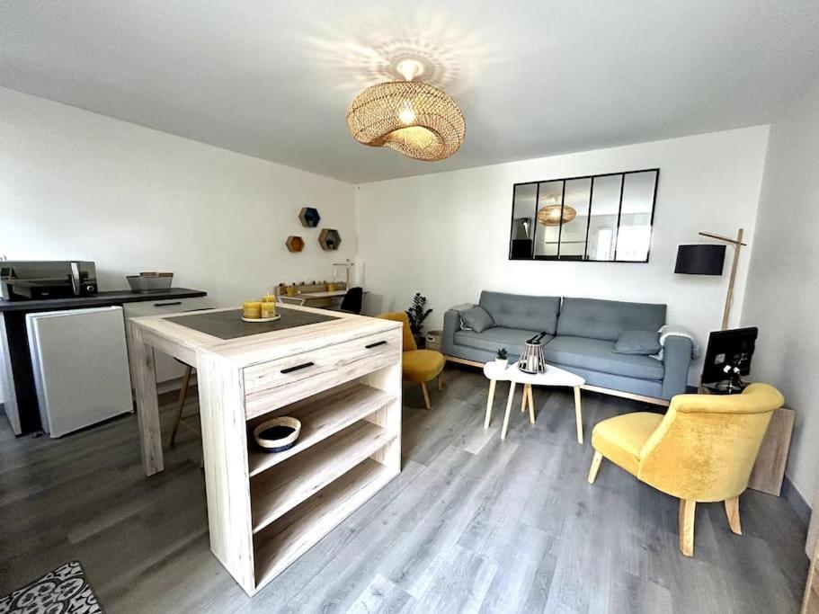 Cote Cour - Appartement En Plein Centre-Ville & Proche Des Thermes Rochefort  Kültér fotó