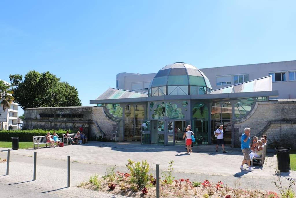 Cote Cour - Appartement En Plein Centre-Ville & Proche Des Thermes Rochefort  Kültér fotó