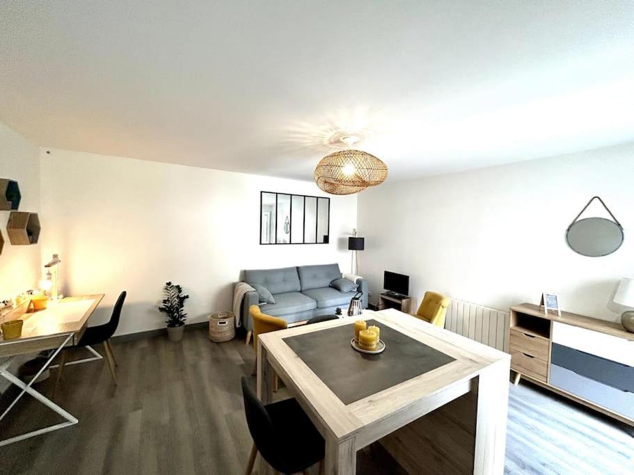 Cote Cour - Appartement En Plein Centre-Ville & Proche Des Thermes Rochefort  Kültér fotó