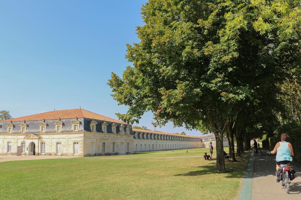 Cote Cour - Appartement En Plein Centre-Ville & Proche Des Thermes Rochefort  Kültér fotó