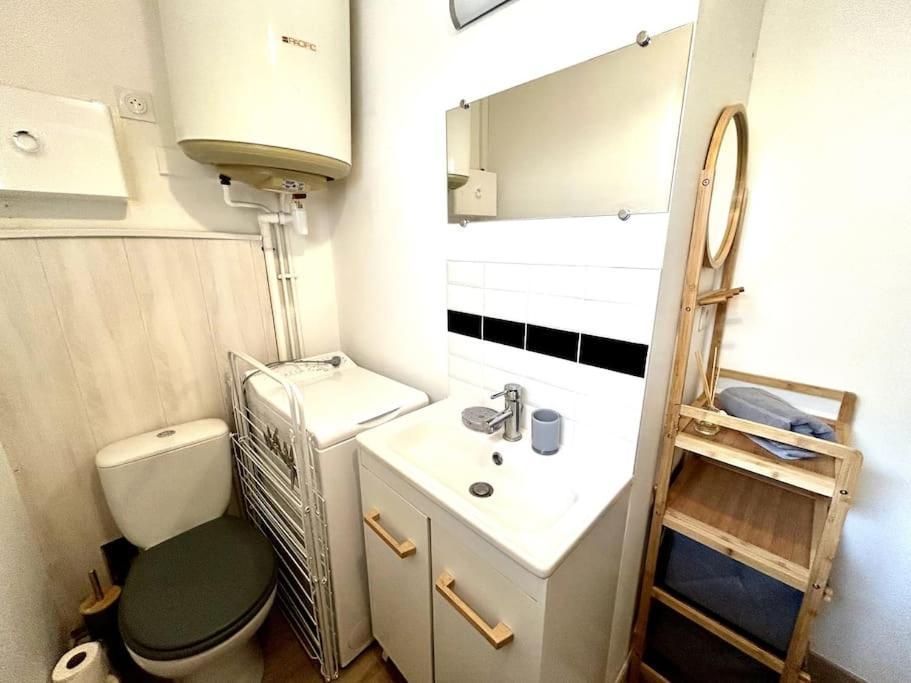 Cote Cour - Appartement En Plein Centre-Ville & Proche Des Thermes Rochefort  Kültér fotó
