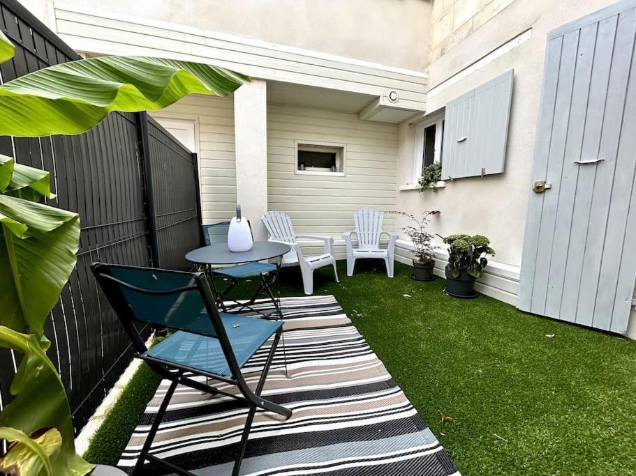 Cote Cour - Appartement En Plein Centre-Ville & Proche Des Thermes Rochefort  Kültér fotó