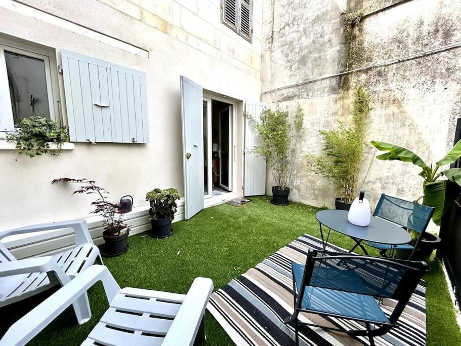 Cote Cour - Appartement En Plein Centre-Ville & Proche Des Thermes Rochefort  Kültér fotó